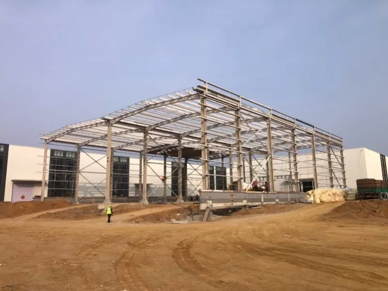 Tasi le fola Steel Warehouse fale
