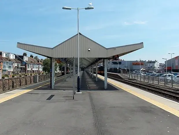 Uamea Fa'avaa Island Platform Canopy